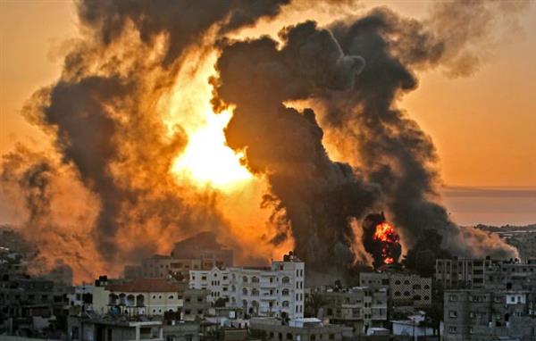 استشهاد 12 فلسطينيا جراء قصف إسرائيلي لعدة مناطق في قطاع غزة