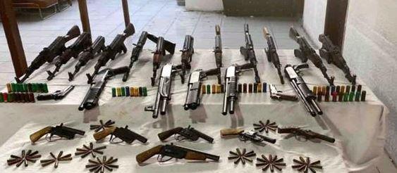 ضبط اسلحة نارية وأكثر من 35 كيلو مواد مخدرة