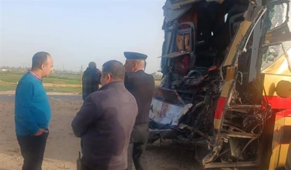 بالأسماء والصور.. 3 وفيات و12 مصابا إثر تصادم أتوبيس وسيارة نقل بالمنيا