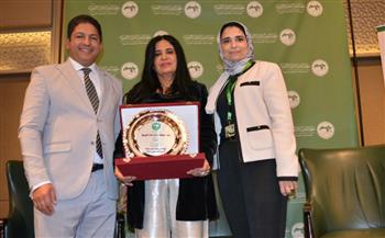   تكريم نجاة امرابي لتسليطها الضوء على آفاق جديدة للأمن الفكري العربي