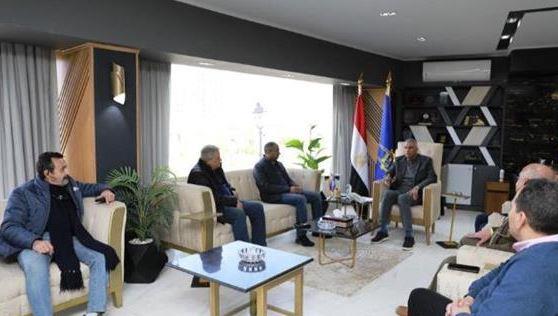 محافظ أسوان : التنسيق مع وزير الإسكان للتعامل مع مشكلة ضعف و إنقطاع مياه الشرب