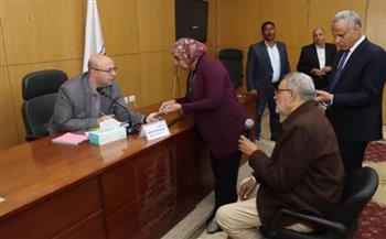   محافظ بني سويف يتابع شكاوى المواطنين خلال اللقاء الأسبوعي