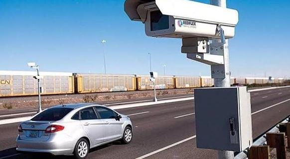 خلال 24 ساعة.. رادار المرور يلتقط 1023 سيارة تسير بسرعات جنونية 