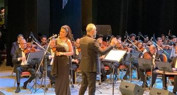   منوعات غنائية في حفل فني على مسرح سيد درويش بالإسكندرية