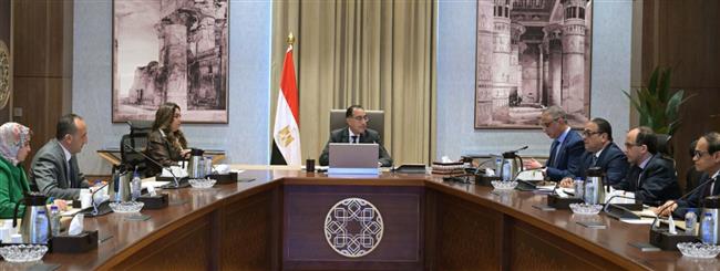 مدبولي يتابع موقف تنفيذ المشروعات والخدمات الجاري تنفيذها في الفيوم 