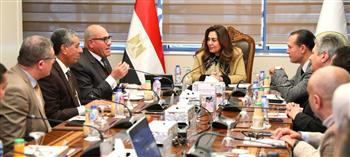   وزيرة التنمية المحلية ورئيس العربية للتصنيع يشهدان توقيع عقد تطوير 9 جراجات بمنظومة المخلفات الصلبة