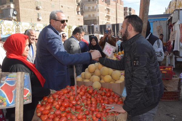 محافظ الغربية: إقبال كثيف على أسوق اليوم الواحد بطنطا والمحلة