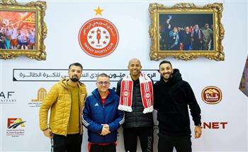   عبد الله عبد السلام لاعب الطائرة يصل إلى ليبيا للتعاقد مع السويحلي