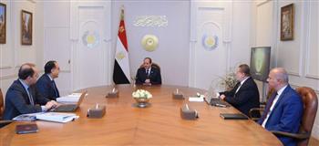   الرئيس السيسي يجتمع مع مدبولي ومحافظ البنك المركزي ووزير المالية 