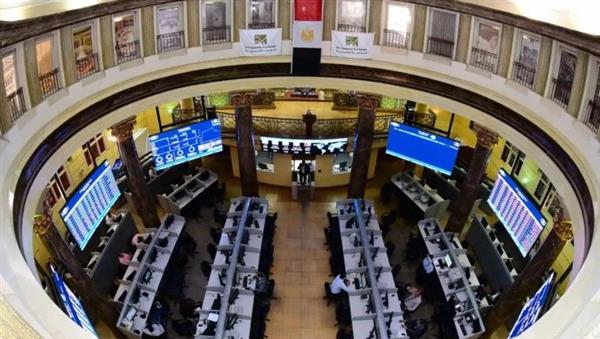 البورصة المصرية تربح 450 مليار جنيه في 2024