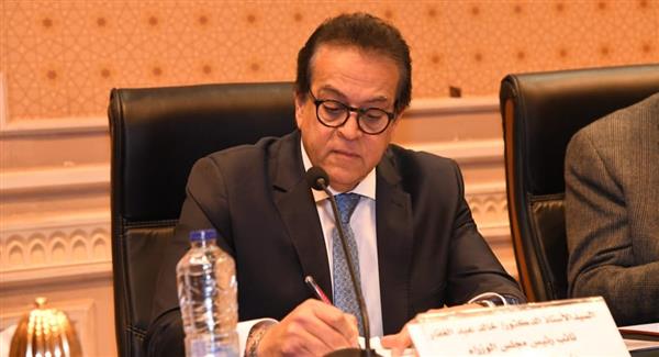 وزير الصحة يؤكد حرص الحكومة على حقوق الفريق الطبي ومتلقي الخدمة