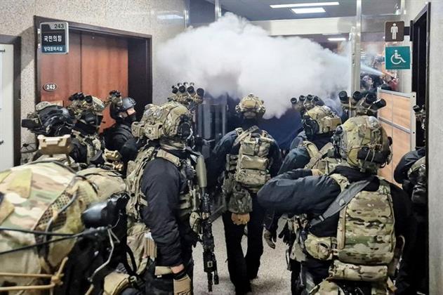 أكبر اتحاد للعمّال في كوريا الجنوبية يدعو لإضراب عام مفتوح لحين استقالة الرئيس