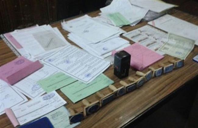 ضبط سيدة و3 رجال تخصصوا في تقليد العملات المحلية والأجنبية بالقاهرة