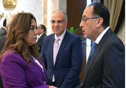 رئيس الوزراء يهنئ وزيرة التنمية المحلية