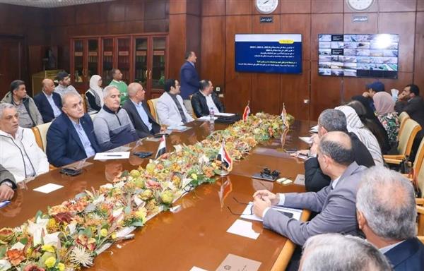 رئيس ميناء دمياط يلتقي أعضاء لجنة تفتيش الموانيء المصرية