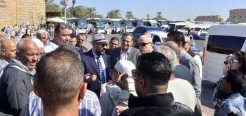محافظ الأقصر يتفقد ساحة معبد الكرنك ومواقع مراسي اللنشات السياحية