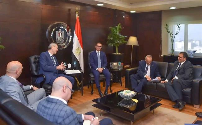وزير الاستثمار يجتمع مع اعضاء جمعية رجال الأعمال بالإسكندرية