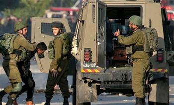   الاحتلال الإسرائيلي يعتقل 28 فلسطينيا من الضفة الغربية