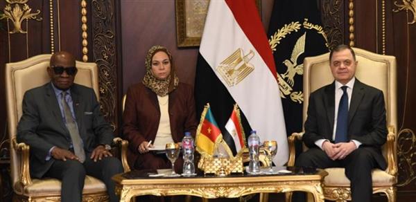 وزير الداخلية يستقبل المندوب العام للأمن الوطني الكاميروني لبحث التعاون المشترك