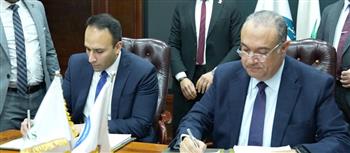   البترول: استئجار وحدة تغييز عائمة لتأمين إمدادات الغاز الطبيعي المسال