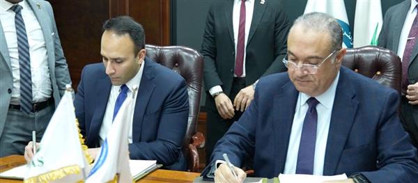 البترول: استئجار وحدة تغييز عائمة لتأمين إمدادات الغاز الطبيعي المسال