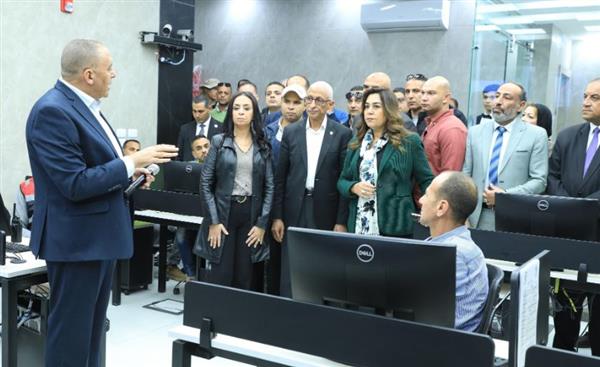 وزيرة التنمية المحلية تتفقد مركز السيطرة للشبكة الوطنية للطوارئ العامة بشمال سيناء