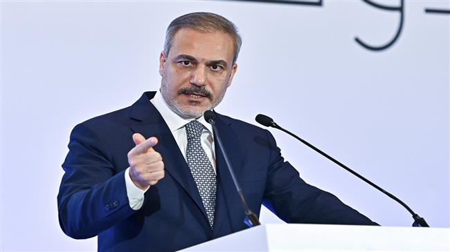 وزير الخارجية التركي يبحث الوضع في سوريا مع نظيره البريطاني