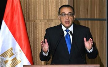   مدبولي يوزع عقود المرحلة الأولى لمستفيدي تعويضات سور مجرى العيون