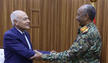   أبو الغيط يبحث مع البرهان سبل دعم العمل العربي المشترك لدعم السودان