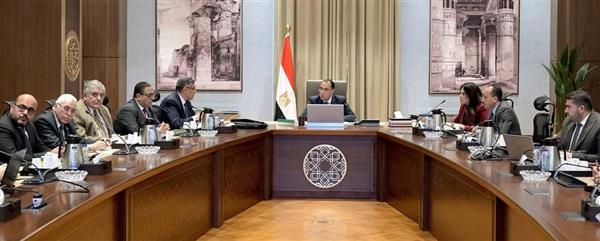 رئيس الوزراء يتابع عددًا من ملفات العمل والمشروعات بمحافظة الجيزة