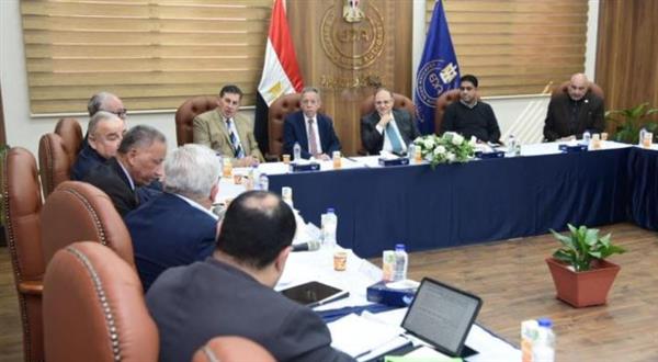 رئيس هيئة الدواء يبحث التحديات التي تواجه الشركات مع جهاز الدمغة