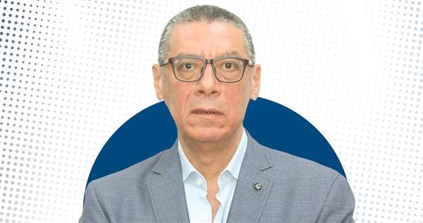 في تقليد جديد يعكس روح الحب.. رئيس اتحاد الطائرة يشكر زملائه بالمجلس السابق
