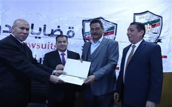 تقديرا لجهوده.. قضايا الدولة تكرم رئيس جامعة جنوب الوادي