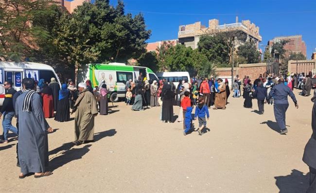 الكشف على 2352 مواطنا خلال قافلة طبية مجانية بنجع حمادي