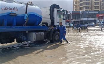 شعيب يتابع جهود إزالة سحب مياه الأمطار من الشوارع الرئيسية والفرعية بمدن ومراكز مطروح 