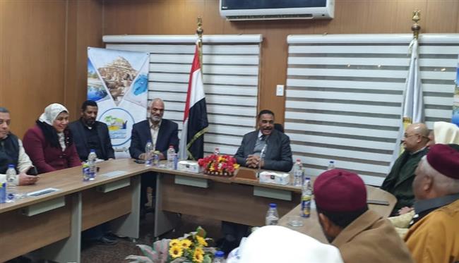 لقاء بين محافظ مطروح مع مشايخ وعواقل سيوة لبحث مطالب المواطنين وتلبية الاحتياجات