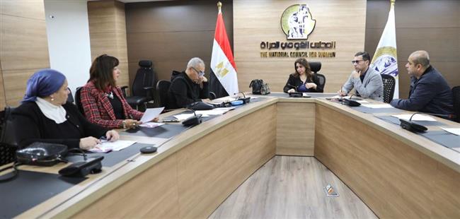 لجنة الفنون والآداب بالقومى للمرأة تناقش خطة عملها 