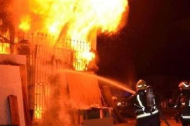 السيطرة على حريق اندلع فى منطقة الخواجات التجارية بالدقهلية