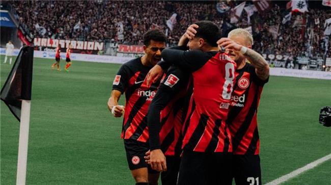 الدوري الألماني .. "مرموش" يسجل هدفًا في تعادل آينتراخت فرانكفورت أمام بوخوم