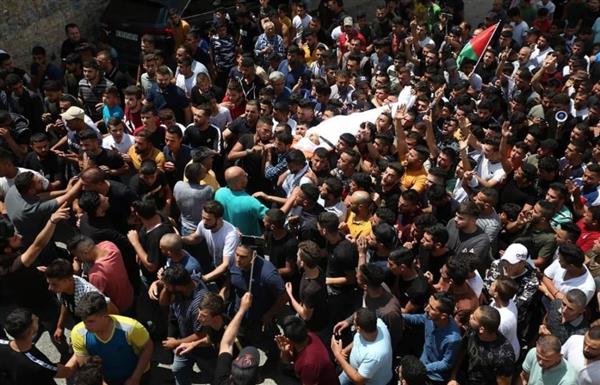 نابلس: تشييع جثمان الطفل بني شمسة إلى مثواه الأخير