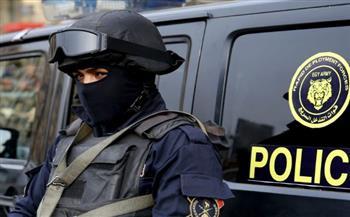 وثقت الواقعة بالفيديو.. الداخلية: ضبط المتهم بالتعدي على سيدة المعادي وكسر زجاج سيارتها