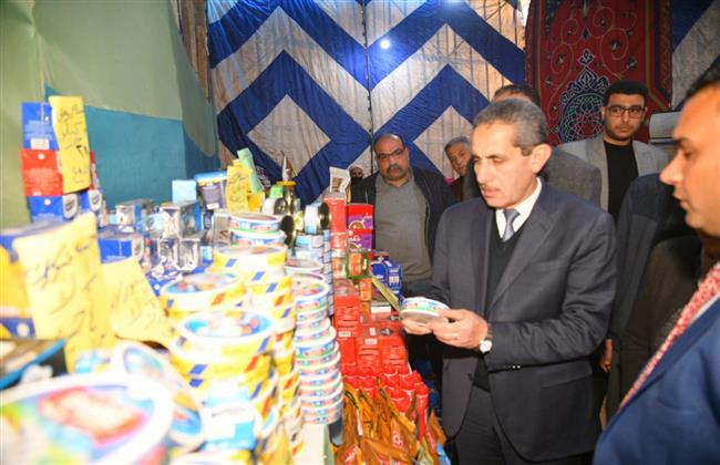 محافظ الغربية يفتتح منفذين جديدين لبيع السلع الغذائية بأسعار مخفضة