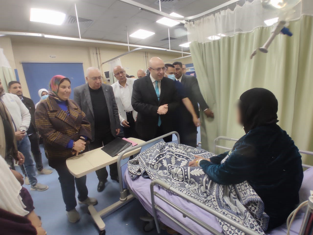 محافظ بني سويف يطمئن على المرضى الفلسطينيين بـ المستشفى الجامعي