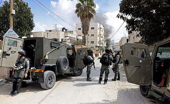 "الصحة الفلسطينية": نفاد الطعام بمجمع ناصر الطبى والاحتلال يحاصر المستشفى بالدبابات