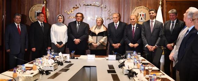توقيع عقد جمع ونقل المخلفات البلدية الصلبة لخدمة حيّي شبرا الخيمة والخصوص