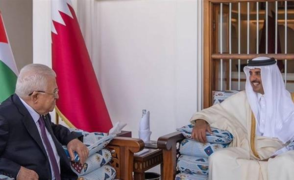 أمير قطر والرئيس الفلسطيني يبحثان مستجدات الأوضاع في غزة