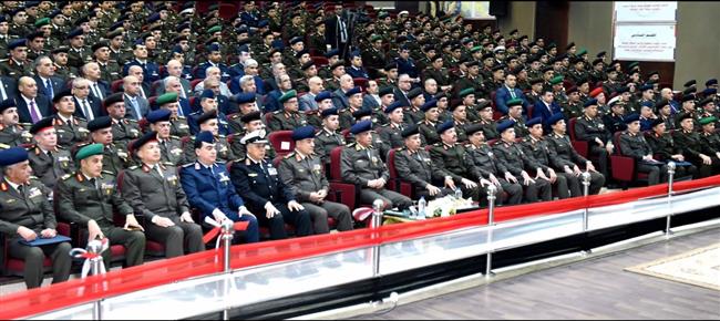 وزير الدفاع يشهد مناقشة البحث الرئيسي لكلية القادة والأركان