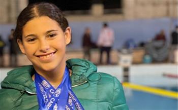   5 ميداليات لبطلة الأهلي أسيل إسلام في السباحة 