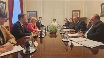  وزير الخارجية يبحث مع كبار المسئولين السلوفينيين تنمية حجم الاستثمارات بين البلدين 