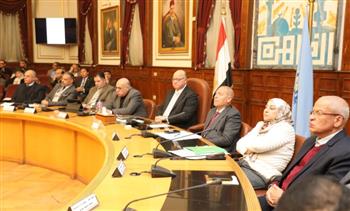   محافظ القاهرة يوجه بتقديم كافة التيسيرات للمتقدمين للحصول على تراخيص المحلات